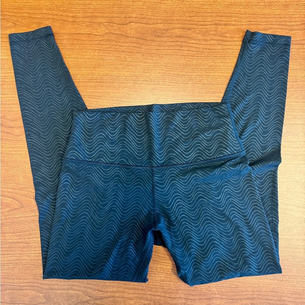 Lululemon Align High Rise 28” Leggings Size 10 Black Tonal Wave Print Nulu